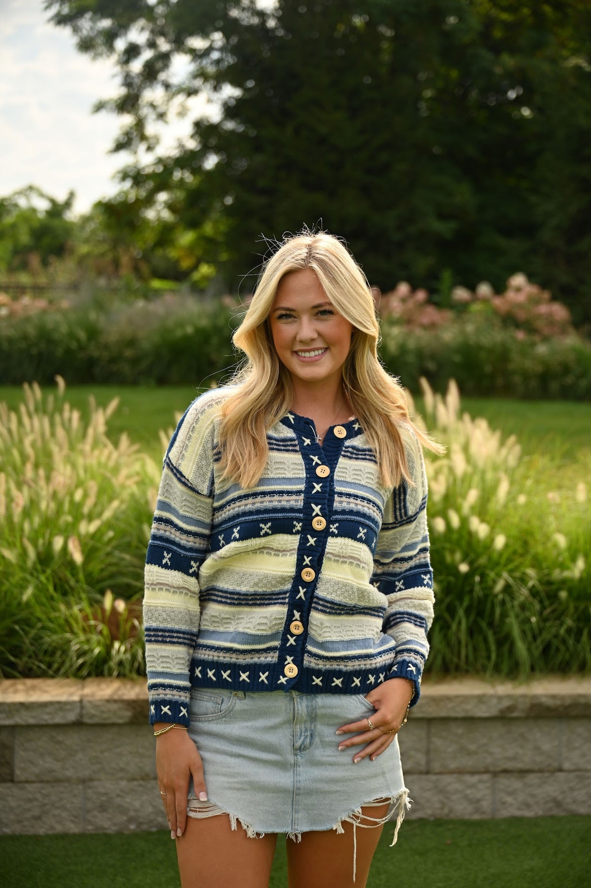 Shimmering women's cardigan with sparkle-knit fabric and open front